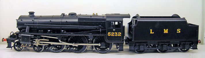 LMS Black Five, late body type with topfeed close to second ring of the boiler and with welded tender.)